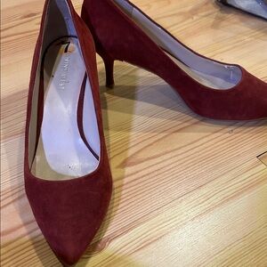 Nine West Burgundy Suede Pointed-Toe Pumps - size 7